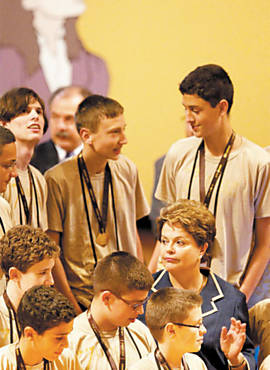 A presidente Dilma Rousseff em premiao de olimpada de matemtica no Rio, em 2011