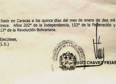 Assinatura de Hugo Chvez no decreto no Dirio Oficial