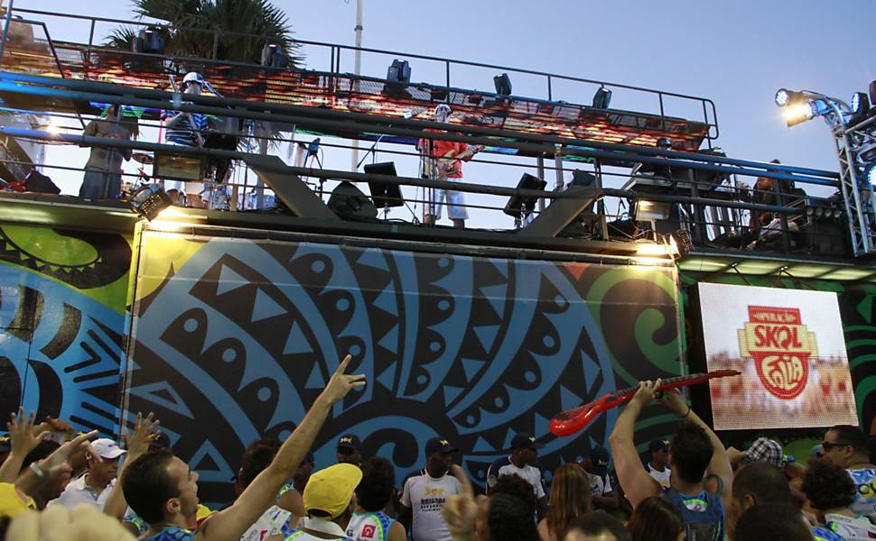 Asa de Águia comemora 25 anos na abertura do Carnaval em Salvador (BA) Leia mais