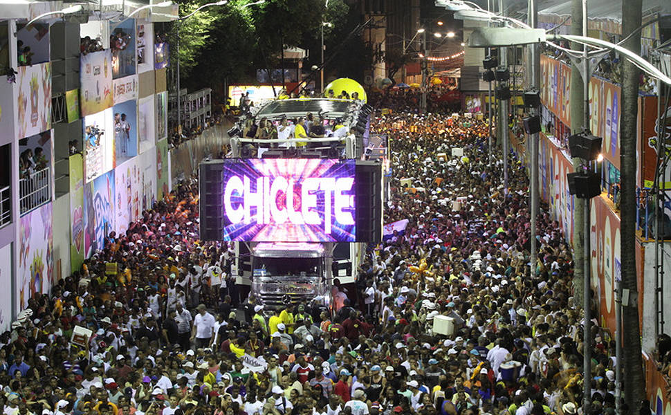 Chiclete com Banana anima circuito de Campo Grande, em Salvador (BA) Leia mais