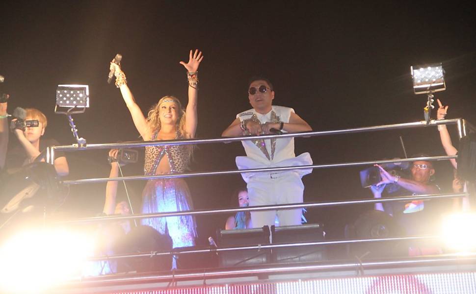 O sul-coreano Psy se apresenta no trio da cantora Claudia Leitte no carnaval de Salvador (BA) Veja especial