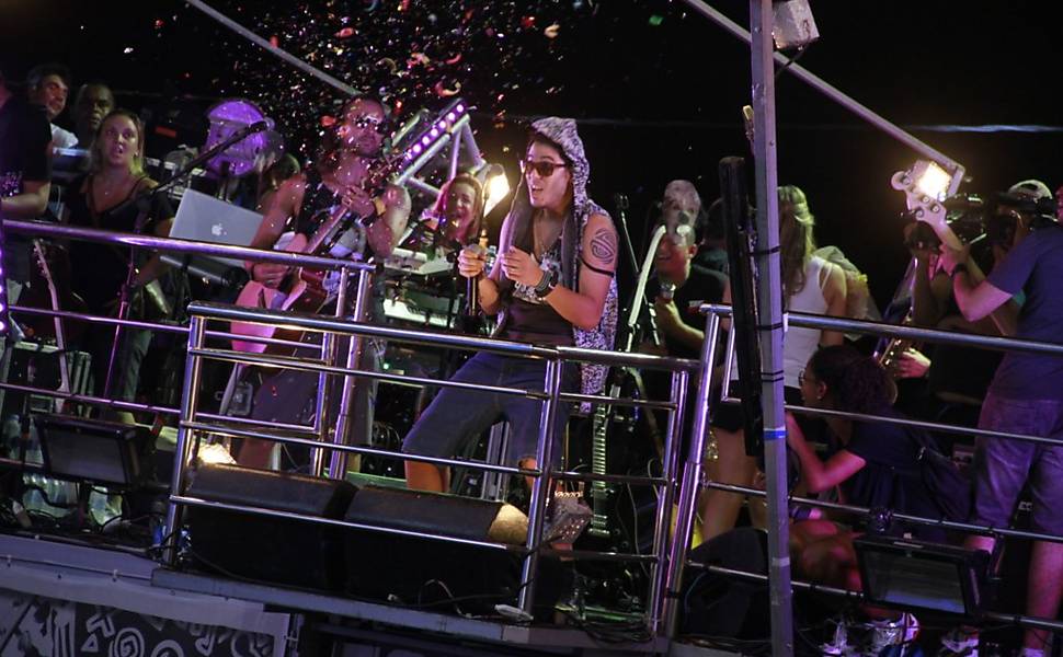 Show do cantor Tomate no circuito Barra-Ondina em Salvador (BA) Veja especial