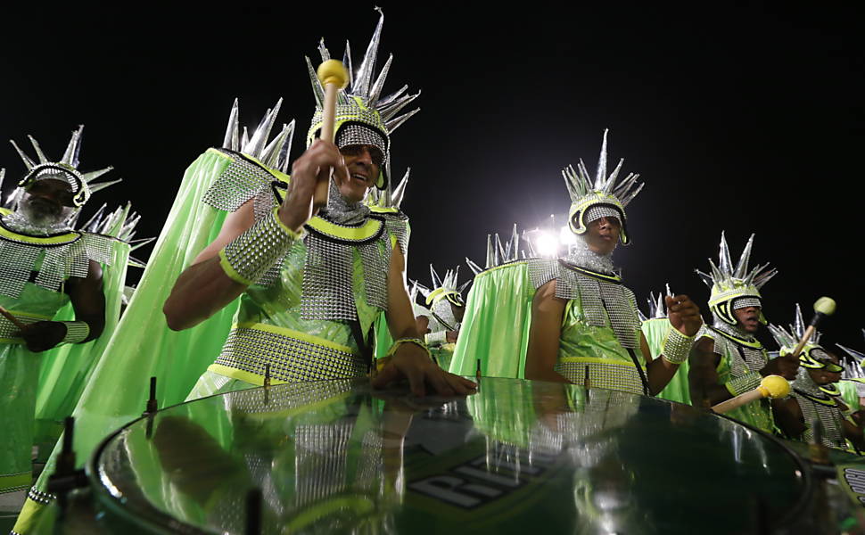 Atual campeã, Mocidade Alegre desfila enredo sobre tentação no segundo dia de desfiles no Carnaval de São Paulo Leia mais