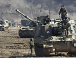 Exército sul-coreano participa de exercício contra possíveis ataques da Coreia do Norte, perto da aldeia fronteiriça de Panmunjom em Paju, Coreia do Sul