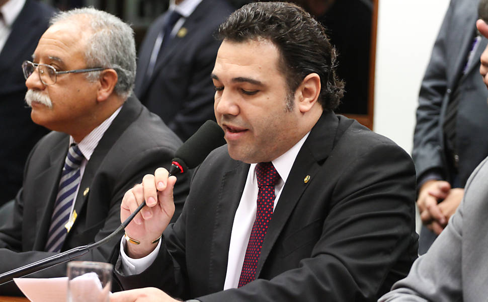 Presidente da Câmara mantém pressão por saída de Feliciano de comissão
