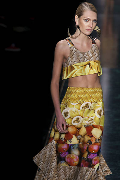Desfile da grife Água de Coco no terceiro dia da São Paulo Fashion Week primavera-verão 2013/2014, na Bienal do Ibirapuera Leia mais