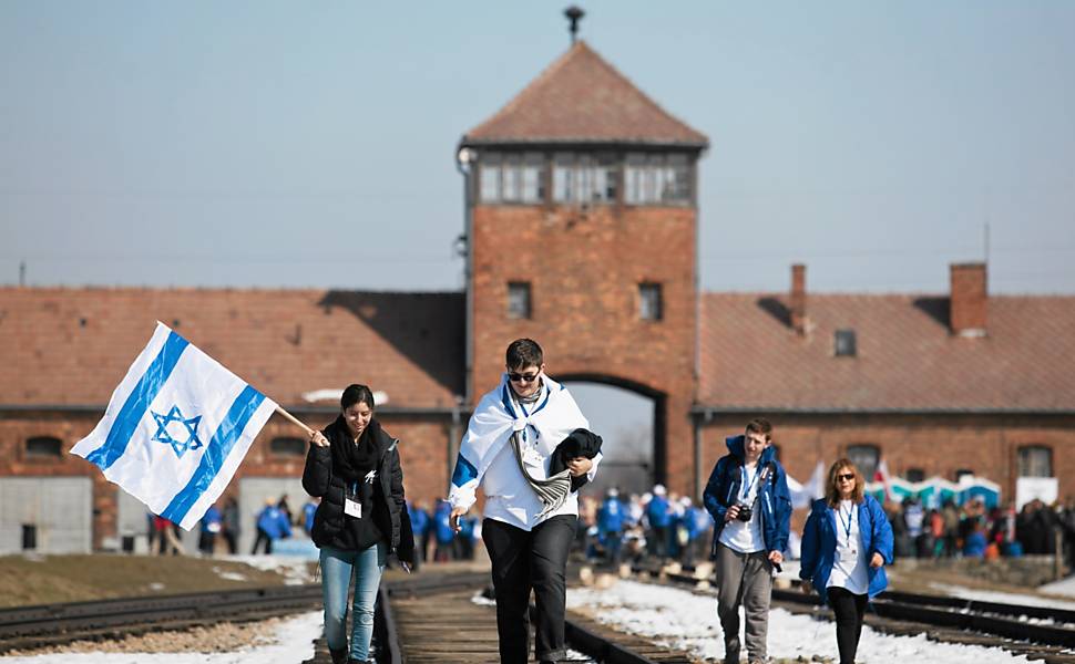 Cerca de 11 mil visitam Auschwitz para lembrar o Holocausto