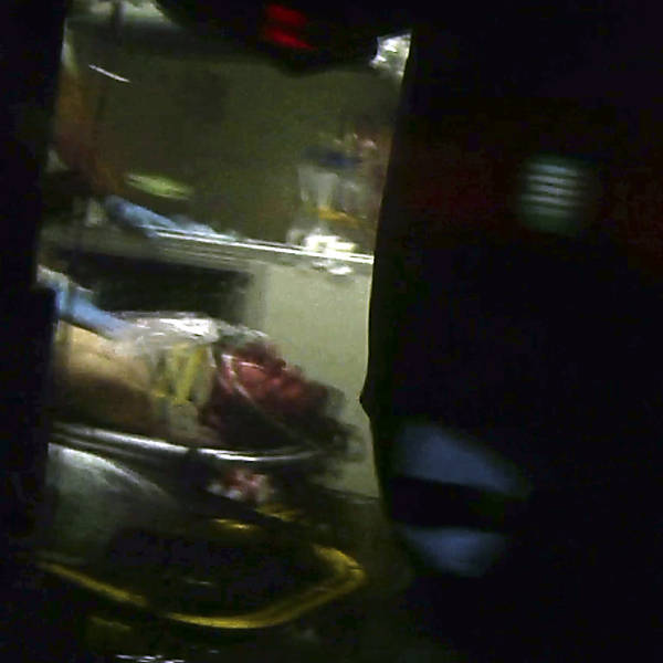 Imagem de vídeo mostra o suspeito Dzhokhar Tsarnaev dentro de ambulância após ser capturado