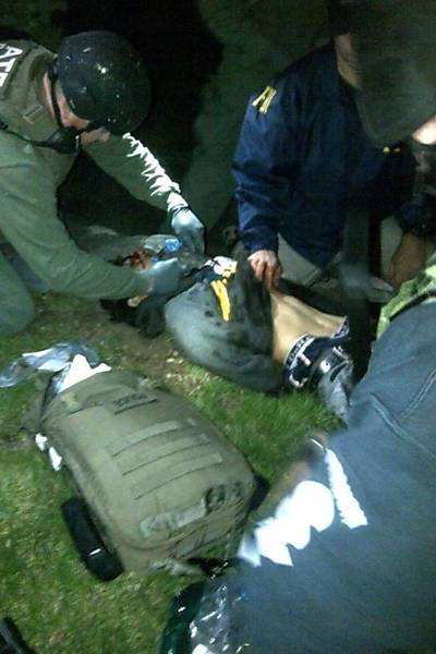 Suspeito Dzhokhar Tsarnaev recebe assistência médica após ser capturado