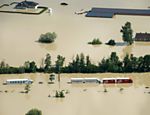 Vista aérea de casas e estrada inundada pelo rio Danúbio, perto Deggendorf, no sul da Alemanha; fortes chuvas causaram inundações na Alemanha, Áustria, Suíça, República Checa e Hungria