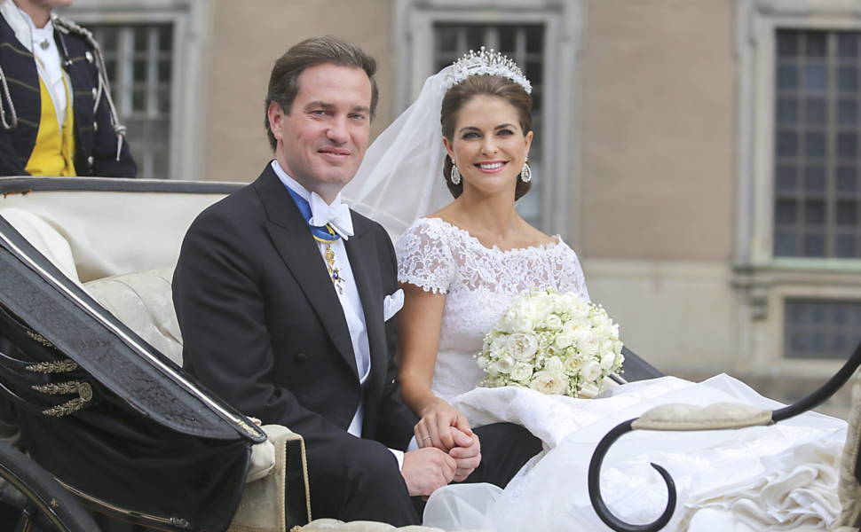 Princesa Madeleine da Suécia e seu marido Chris O'Neill passeiam em carruagem do Palácio Real de Riddarholmen, em Estocolmo, Suécia; Cerimônia ocorreu hoje pela manhã