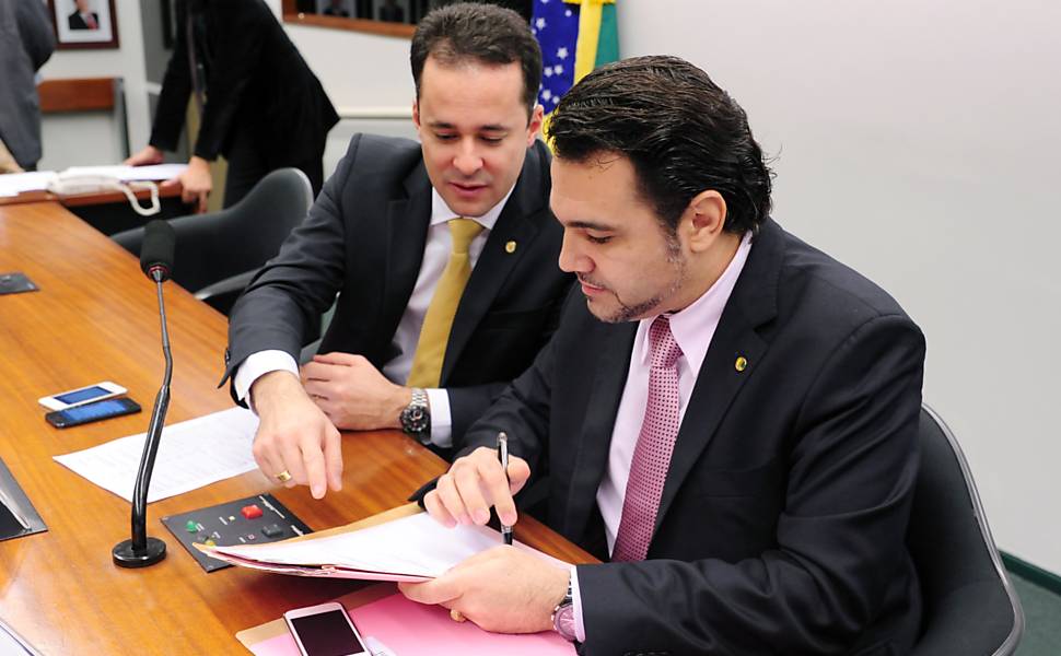 Os  deputados Anderson Ferreira (PR-PE) e Marco Feliciano (PSC-SP)