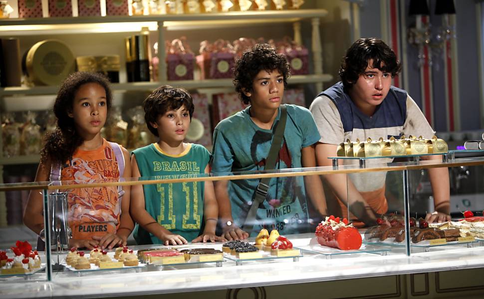 Pata (Julia Oliver), Binho (Gui Vieira), Mosca (Gabriel Santana) e Rafa (Filipe Cavalcante) fazem parte da turma de meninos de rua em "Chiquititas"