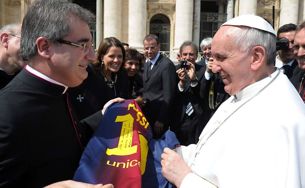 Papa Francisco e sua coleo de camisas esportivas