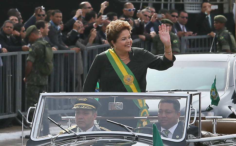 A presidente Dilma Rousseff desfila em carro aberto durante o 7 de Setembro, na Esplanada dos Ministérios