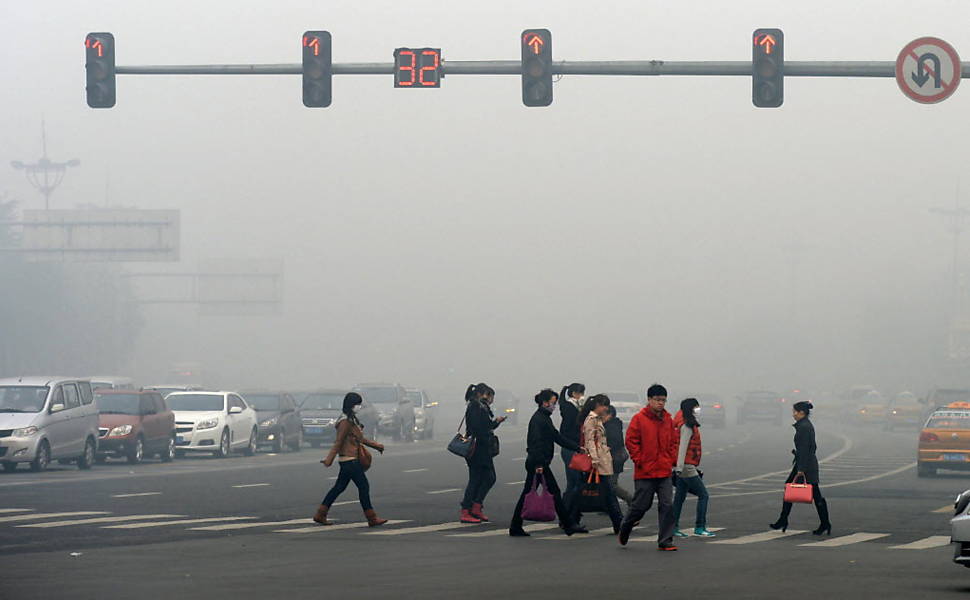Cidade Chinesa  tomada por poluio