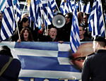 Simpatizantes do partido neo-nazista Golden Dawn protestam em Atenas, na Grécia