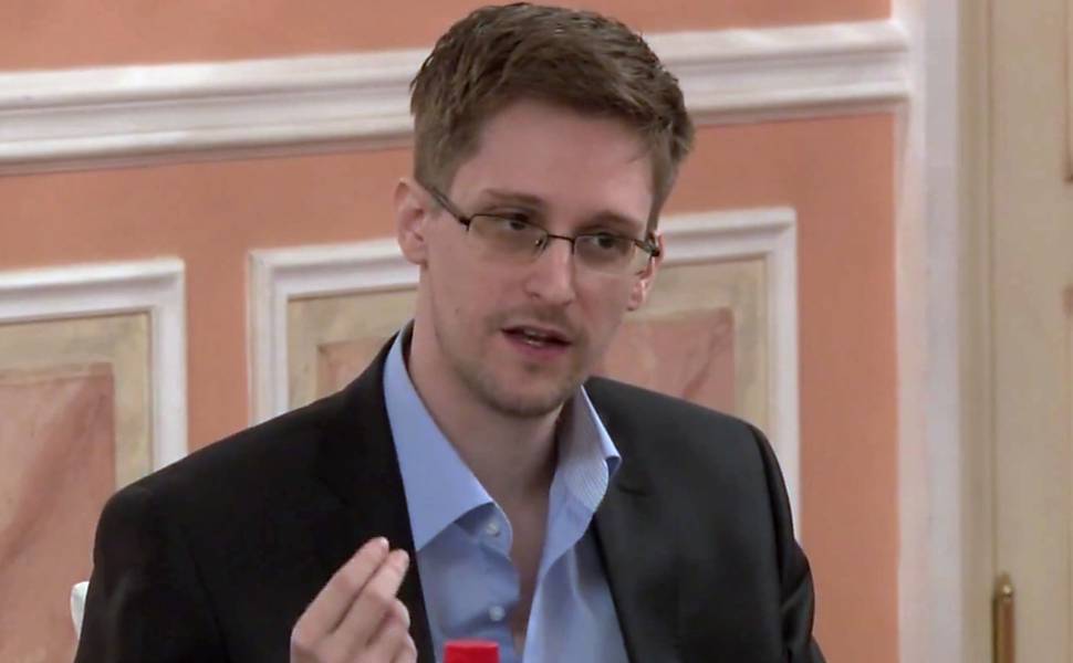 Oposicionistas e governo adotam tom cauteloso sobre asilo de Snowden