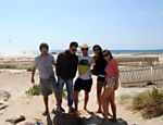 Randler Evangelista com os amigos, Anas, Alex, Luly e Thay estavam na praia de Tarifa, Espanha
