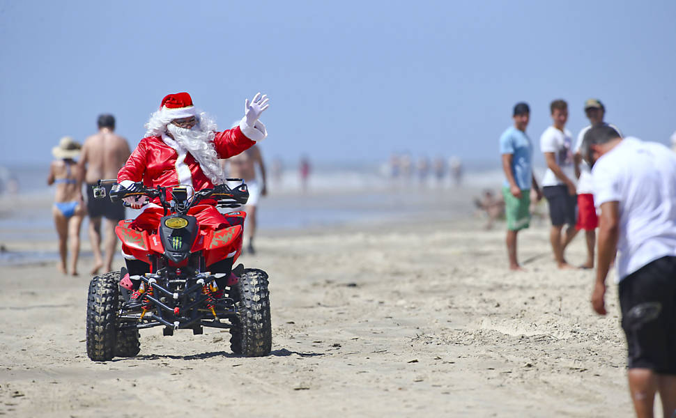 Papai Noel Pelo Mundo Mundo Fotografia Folha De S Paulo