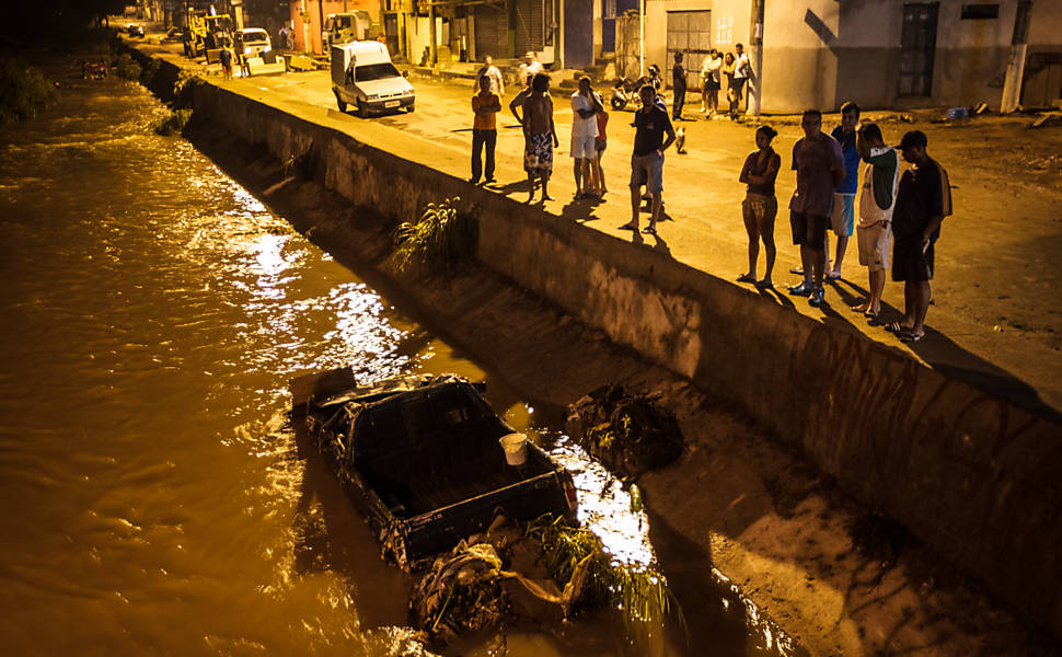 Estragos Causados Pela Chuva Em Sp 19062018 Cotidiano Fotografia Folha De Spaulo 6051