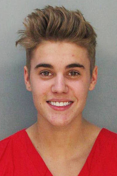 Justin Bieber é preso por direção perigosa em Miami