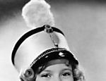 Atriz mirim Shirley Temple posa com seu figurino de 'Pobre Menina Rica', filme de 1936