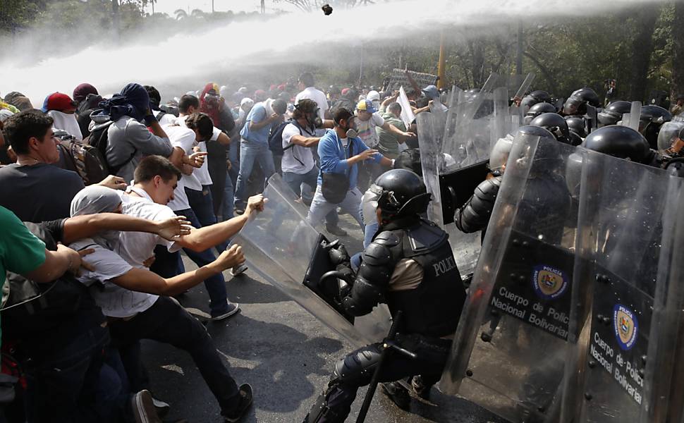 Resultado de imagem para violenca na Venezuela