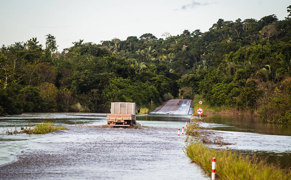 Cheia do rio Madeira em Porto Velho (RO) 11/03/2019 Cotidiano Fotografia Folha de S.Paulo