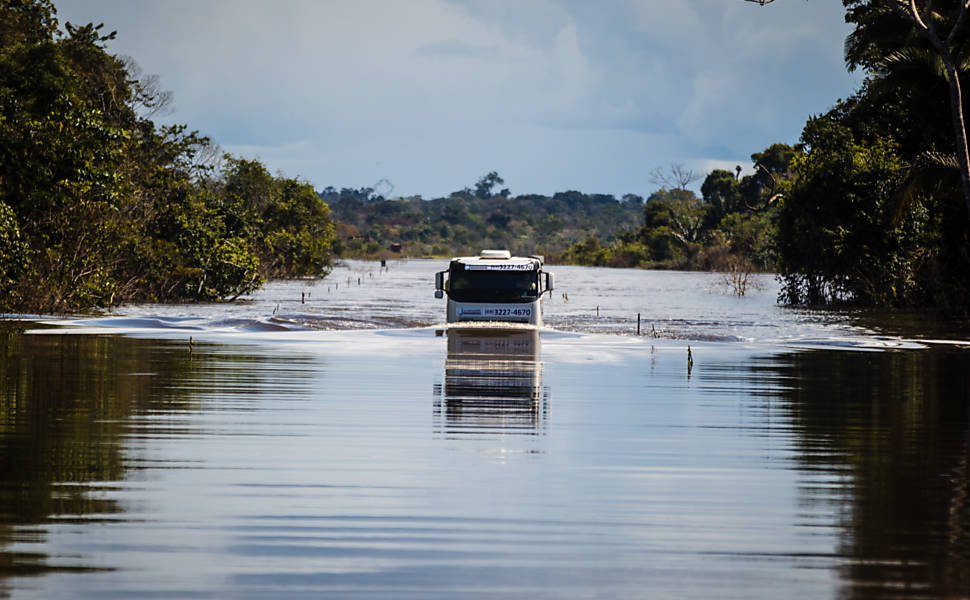 Cheia do rio Madeira em Porto Velho (RO) 11/03/2019 Cotidiano Fotografia Folha de S.Paulo