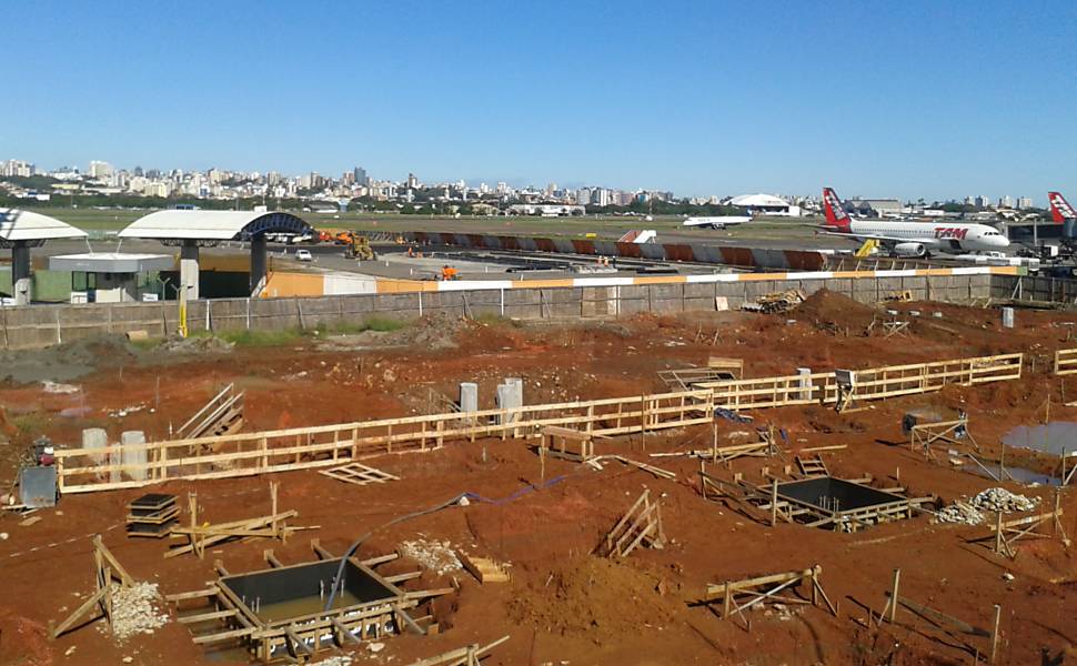 Aeroportos em obras a dez dias da Copa