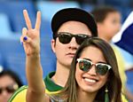 Torcedora aguarda começo do jogo entre Chile e Austrália, em Cuiabá