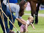 Em jogo de Polo, bebê real, Príncipe George dá os primeiros passos