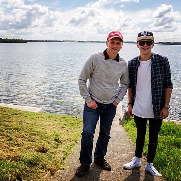 O integrante do One Direction Niall Horan posta foto ao lado do pai