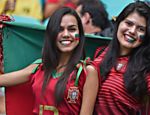 Torcedoras de Portugal no jogo entre a seleção portuguesa e a Alemanha, em Salvador
