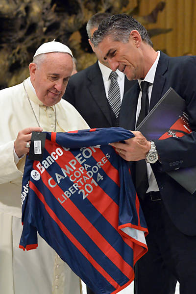 Papa recebe San Lorenzo no Vaticano