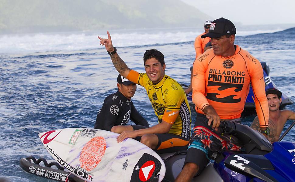 Brasileiro Gabriel Medina vence no surfe