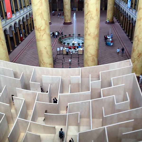 Labirinto de madeira do arquiteto Bjarke Ingels