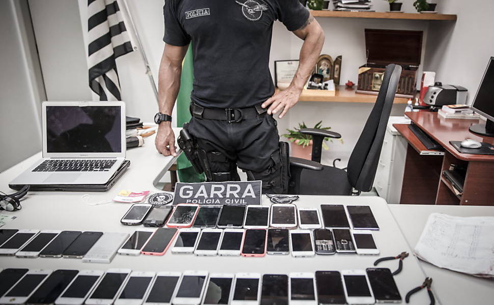 Polcia prende quadrilha suspeita de furtar 45 celulares na Bienal do Livro