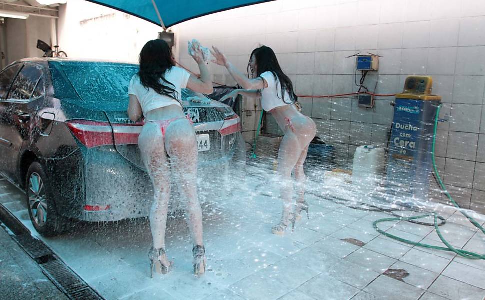 Candidatas ao Miss Bumbum 2014 trabalham em lava-rápido e revertem a verba para instituição de caridade de São Paulo