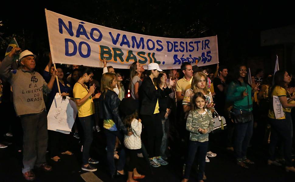 Brazilians react to the results of the elections 