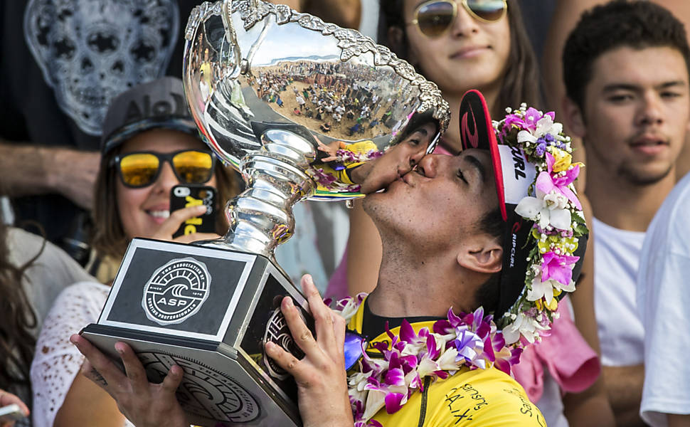 Gabriel Medina é campeão do mundo no Havaí