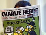 Homem lê edição de "Charlie Hebdo" de setembro de 2012 com sátiras a Maomé, chamando-o  de "Intocável", em referência ao filme francês "Os Intocáveis" Leia mais