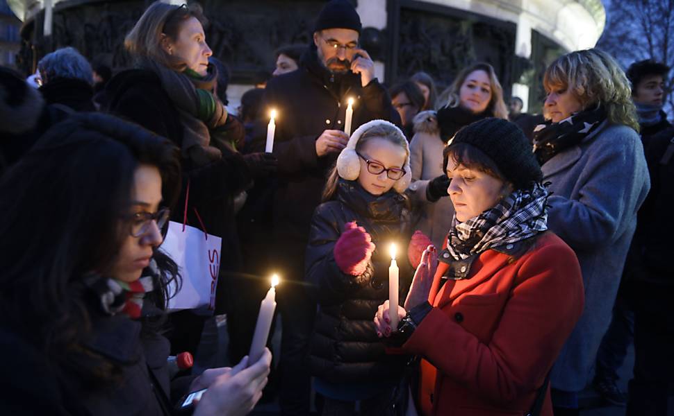 Homenagens s vtimas do atentado no "Charlie Hebdo"