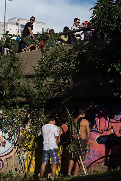 Mij Es No Carnaval Cotidiano Fotografia Folha De S Paulo