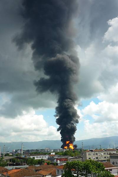 Exploso de tanque de combustvel em Santos