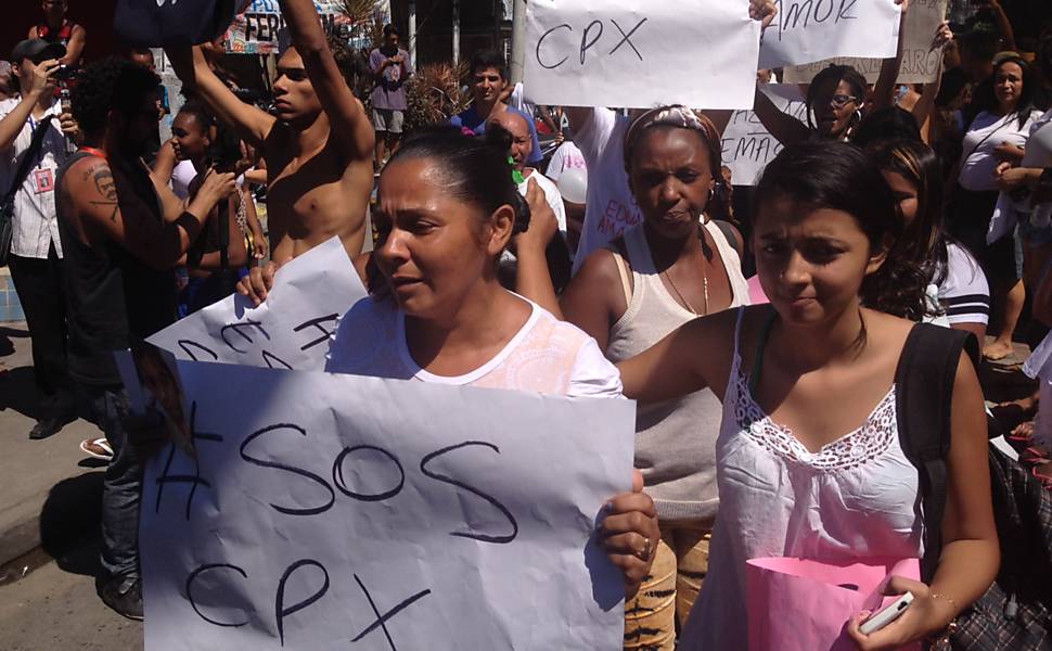 Protestas y enfrentamiento en favela de Ro por muerte de nio
