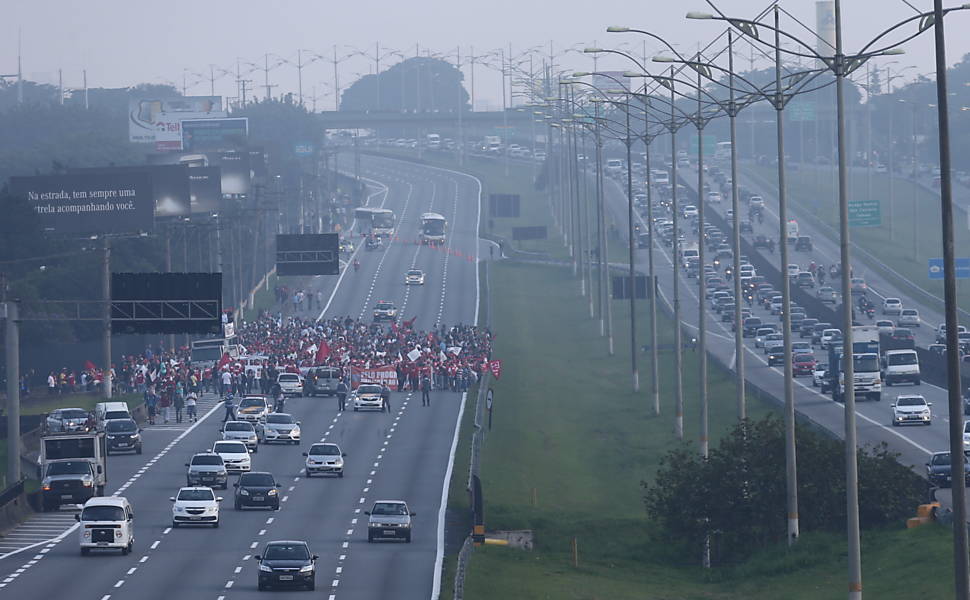 Protestos contra projeto de terceirizao
