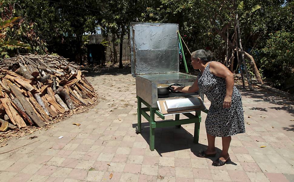 Fornos 'solares' mudam as cozinhas da Nicargua