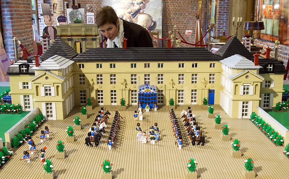Exposio dedicada a Napoleo  feita com peas de Lego